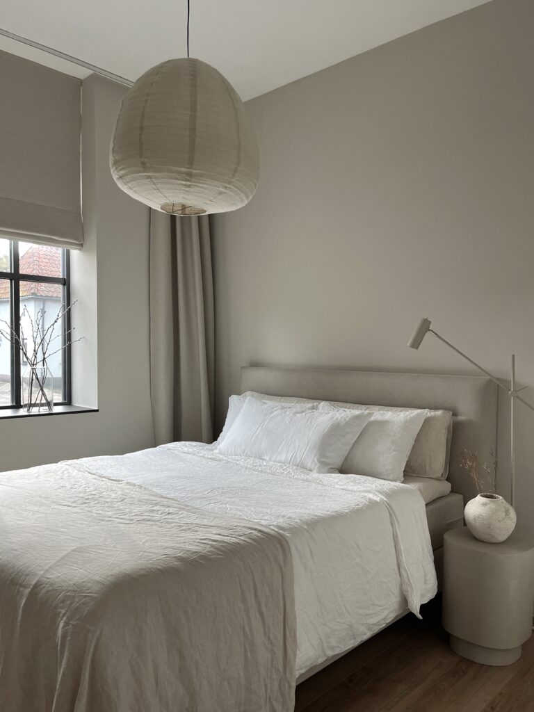Binnenkijken binnenkijker minimalistisch wabi sabi japandi slaapkamer kwantum
